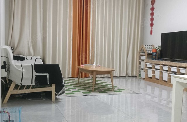 绿城百合新城 一楼带院 落地窗，户型方正精装好房 正南朝向