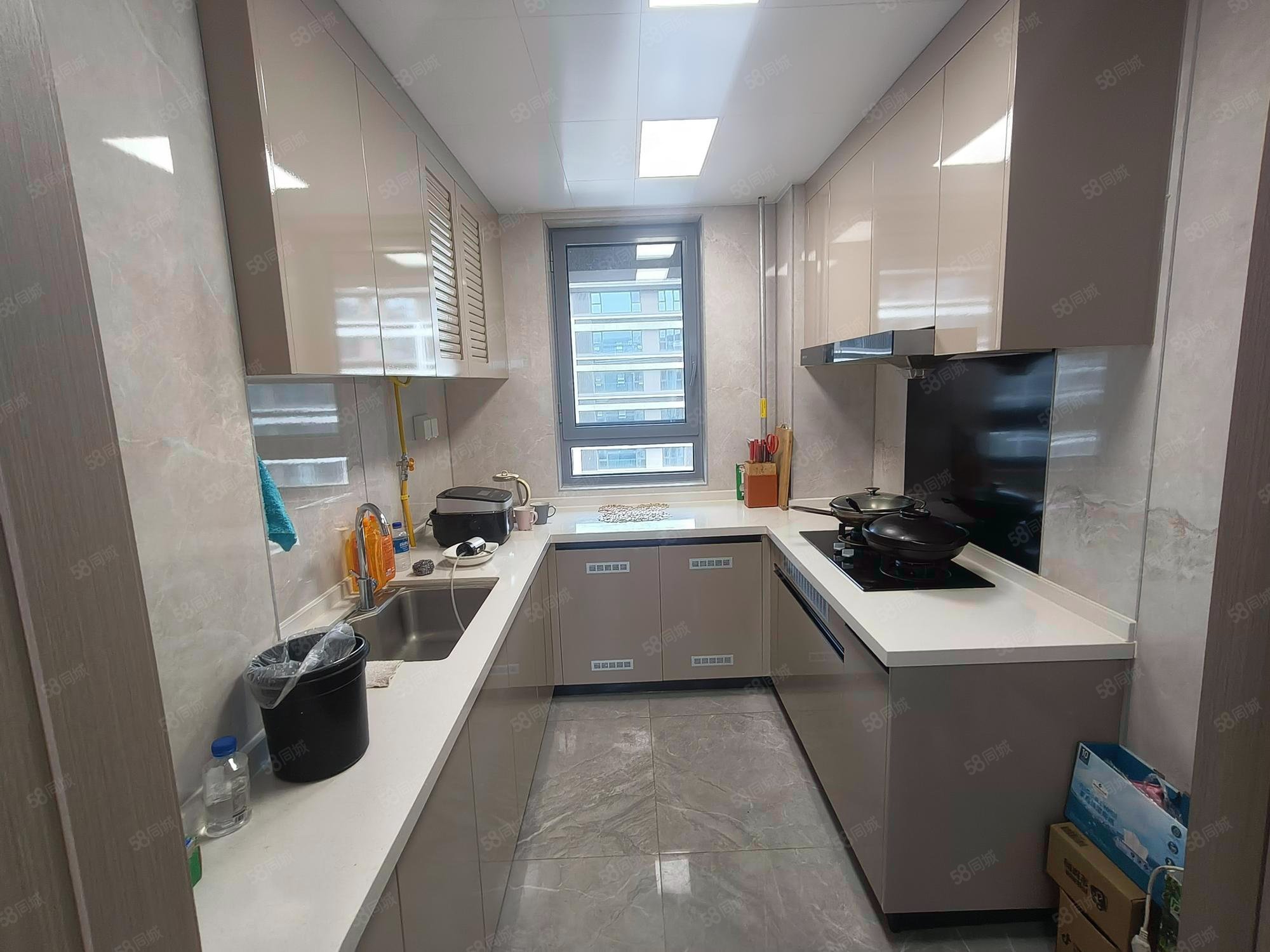 越秀天恒懷山府(1號院)4室2廳2衛(wèi)141.23㎡南北480萬