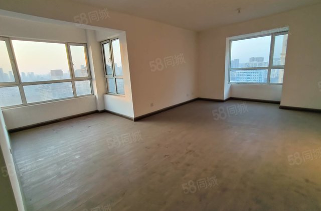 东昌中学，新房未住，送车位储边户，东昌丽都三室朝阳。