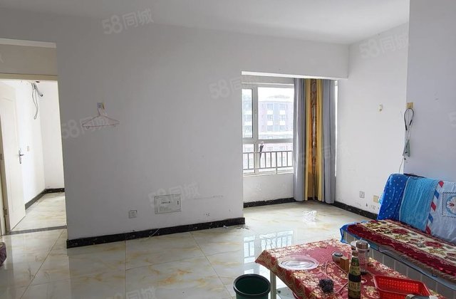 新出水岸花语二室两厅，随时看房。