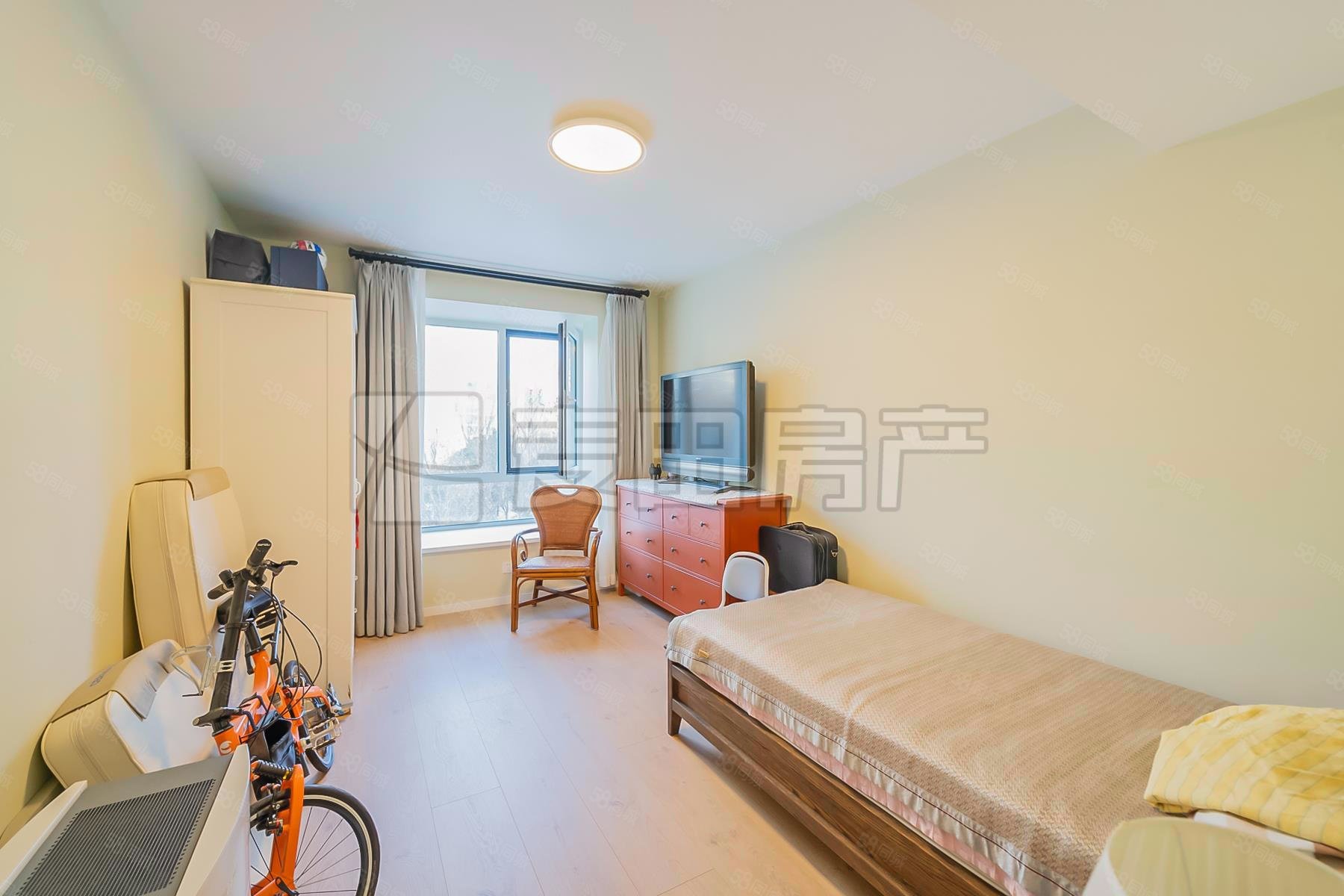 國風上觀4室2廳2衛(wèi)227㎡南北1430萬