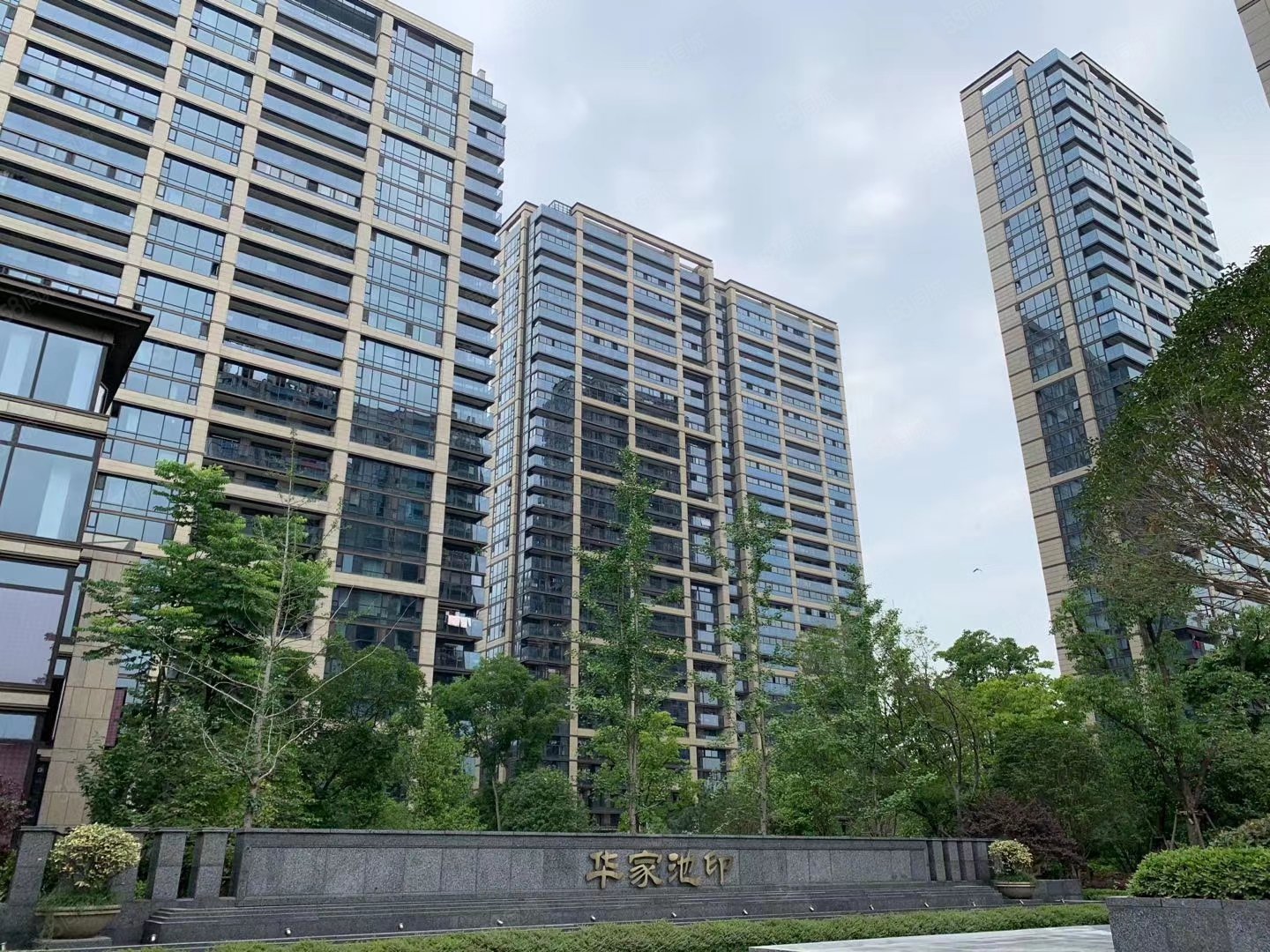 绿地华家池印(公寓住宅)3室2厅1卫89.71㎡南北700万