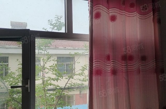 市医院西邻王口小区三室两厅，紧邻小运河拎包入住，房东直卖。