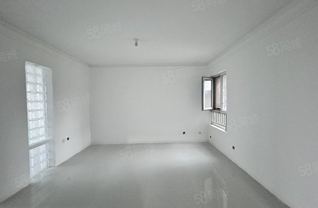 急售！湖边房 望岳嘉苑 单价六开头 电梯房三室两卫