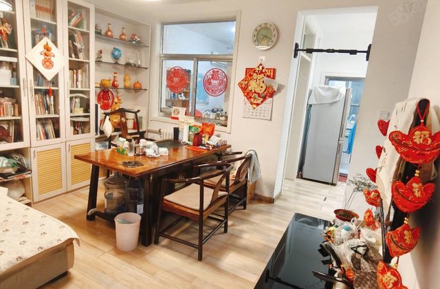 出门就是文轩，老一中，龙山北区一楼 财局  区委，三室