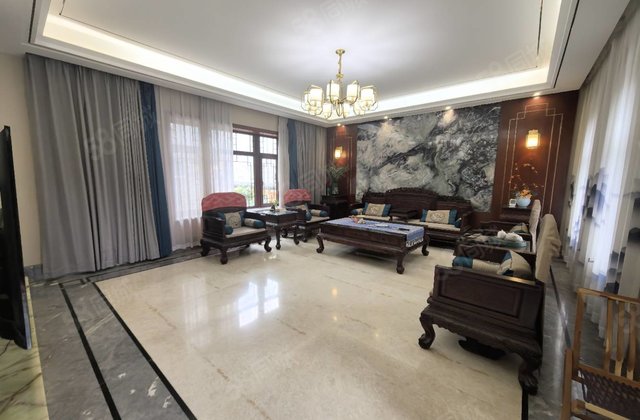 光岳府别墅！精装修！家用电梯已装好！前后院子！可拎包入住