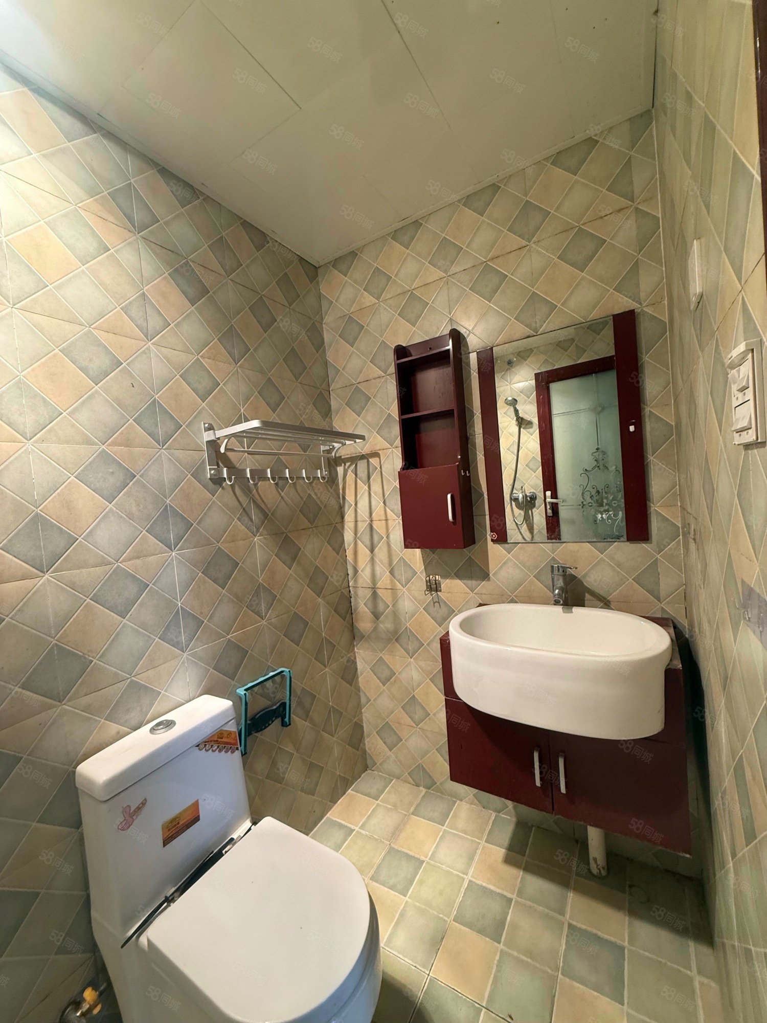 戛纳湾金棕榈4室2厅3卫120㎡南北186万