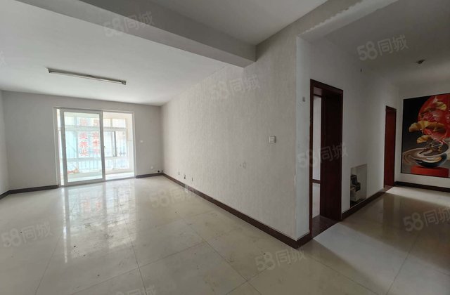 翡翠城 步梯二楼 三室两厅两卫 带车库和储藏室 满二