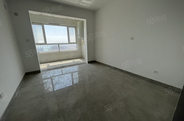 金柱绿城！颐馨园！新房未住！纯商品！单价8千多！车储全！可谈