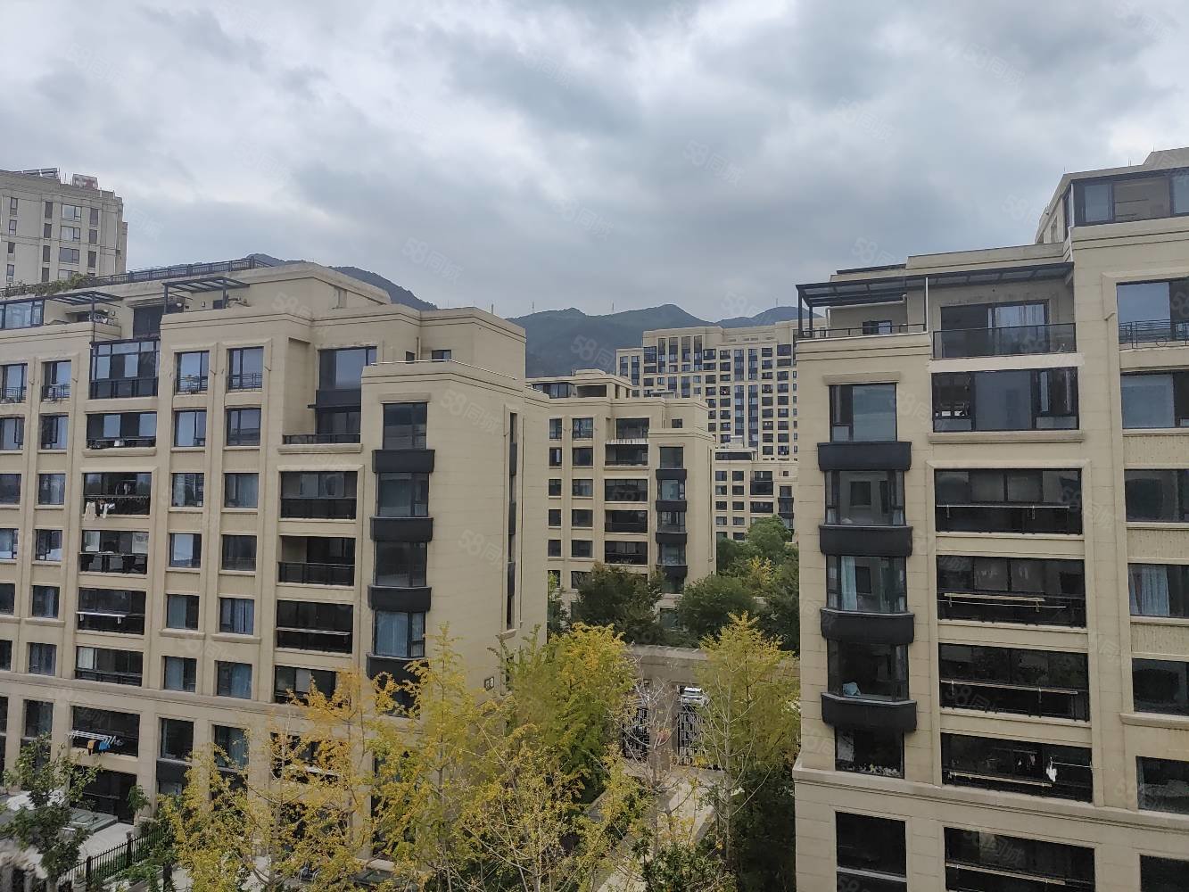 朗城公馆4室2厅3卫180.23㎡南北415万