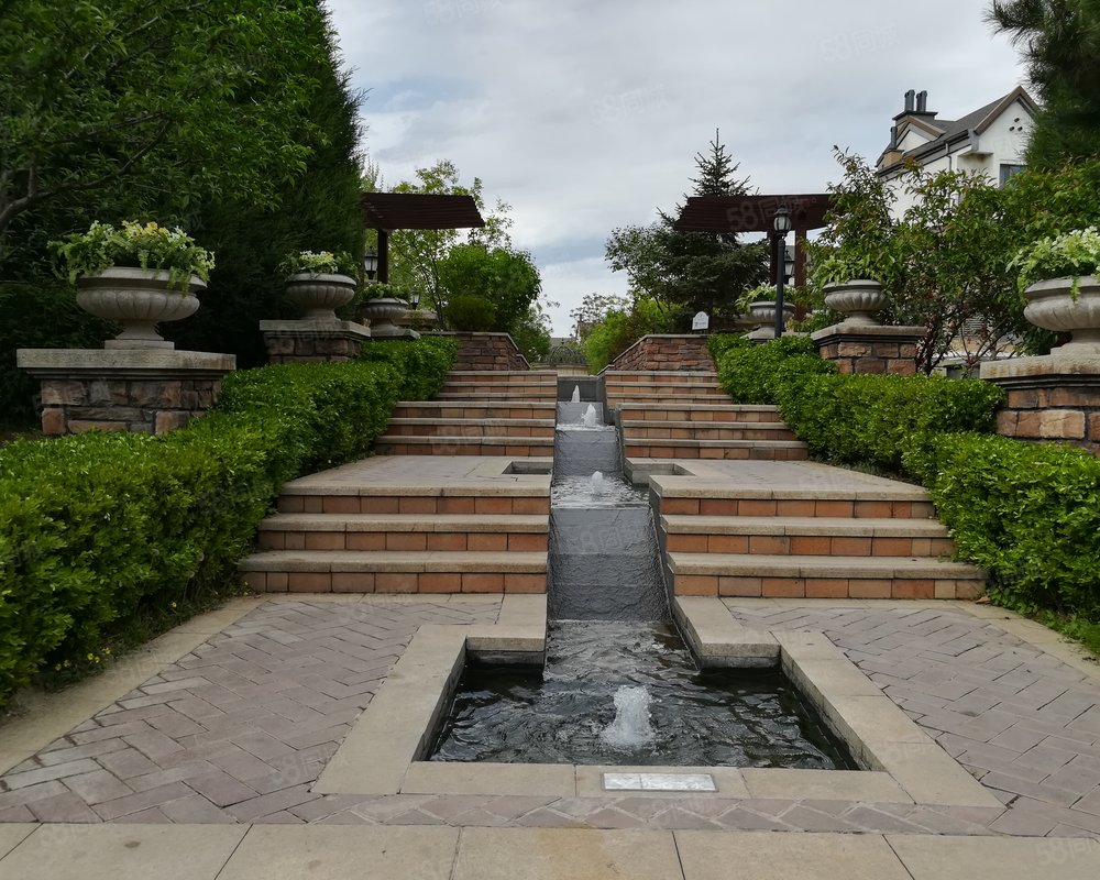 顶秀美泉小镇b区