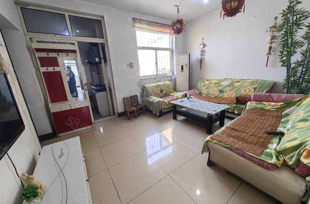 单价3千多 七中对过 手头有4萬就能入住 还是地暖 随便停车