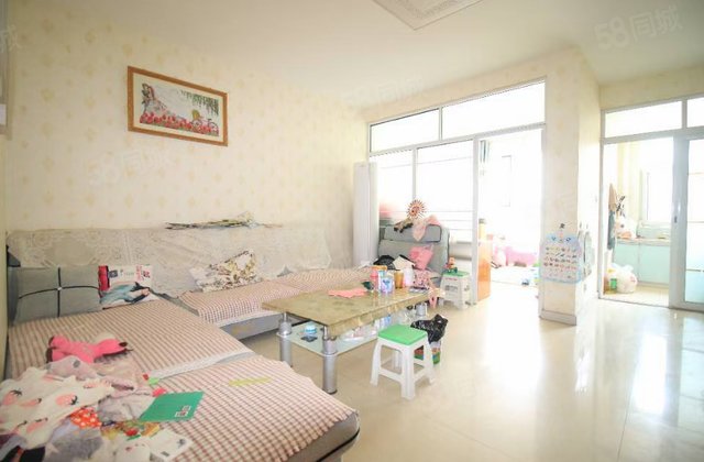 多层4楼步梯洋房，三室两厅一卫，没占用   ，无车位送地下室