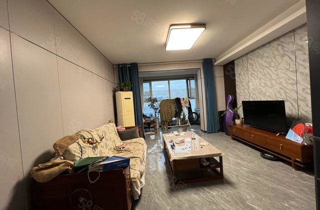 湖边 名人苑花园里 东方双语西邻 精装三室 送大车库 免