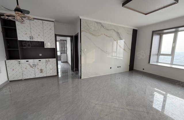 香江附近！电梯好楼层边户大飘窗~送车位储藏室有证可按揭！