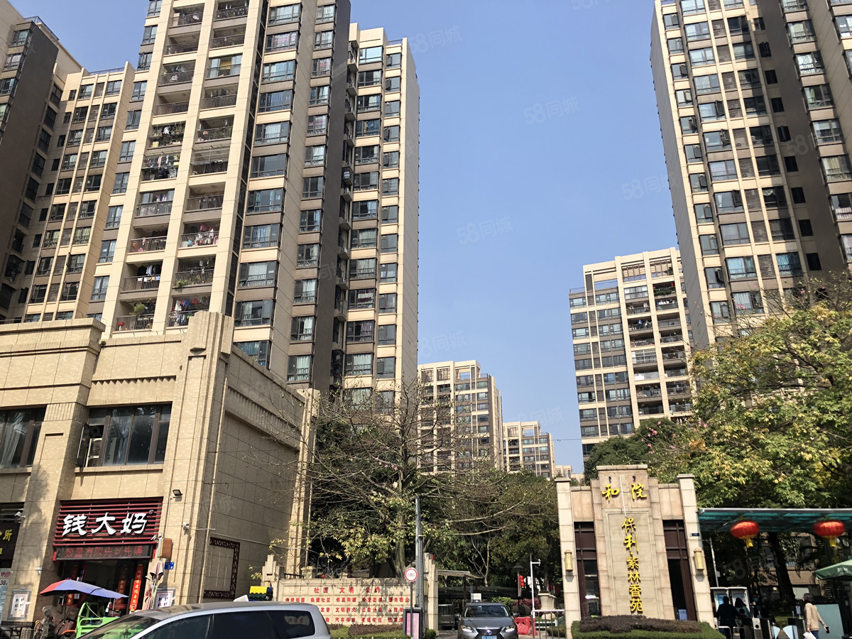 近公交车站,周边商铺,小区花园,购物出行方便,保利塞纳维拉-广州58