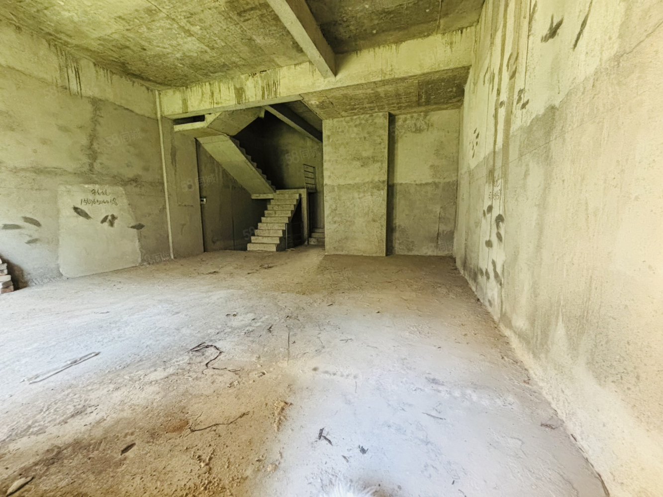 新世界凯旋城(别墅)7室2厅3卫243㎡南北103万