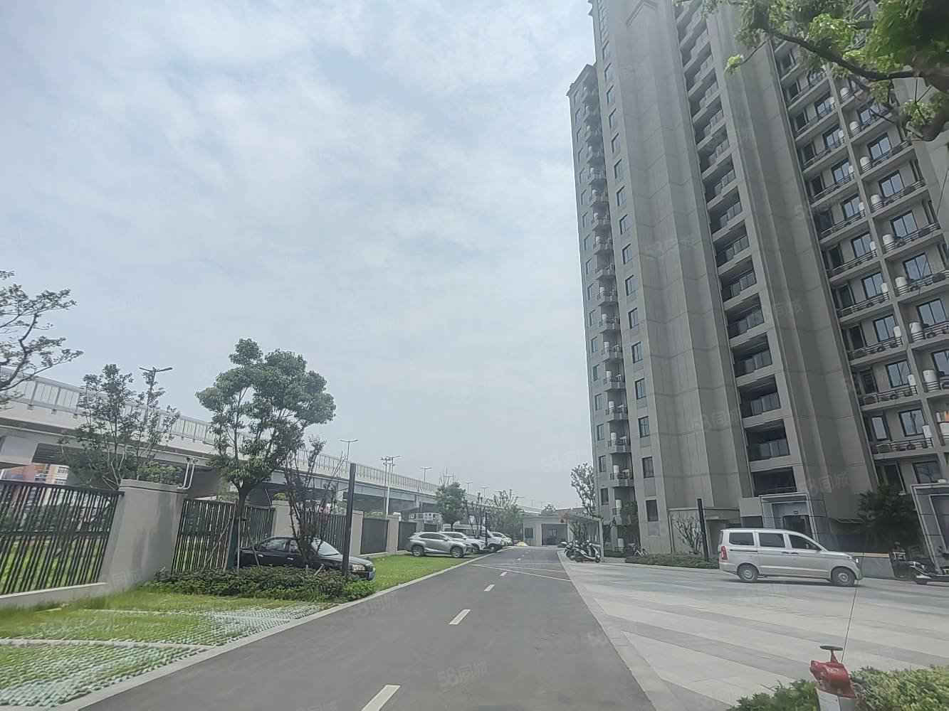 鸿翔天宸府3室2厅1卫83㎡南103万