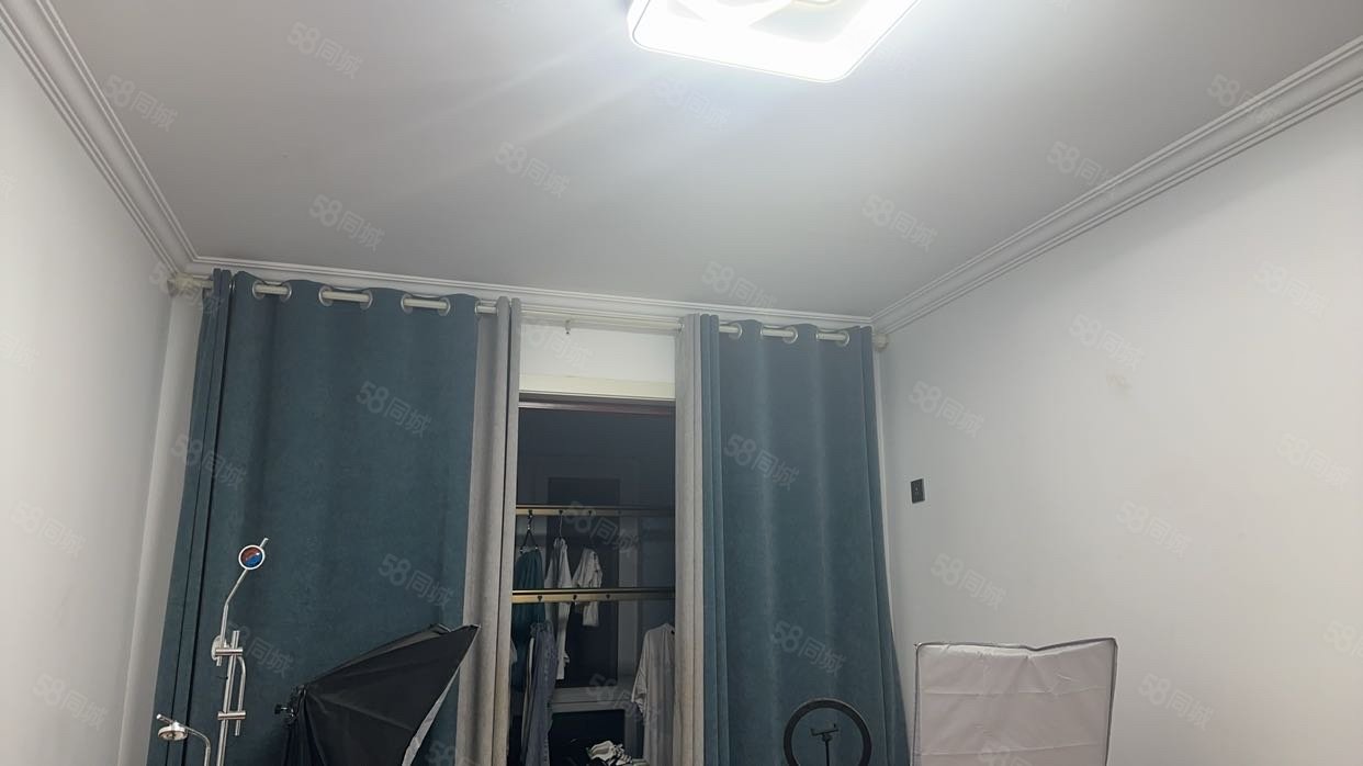 加侨侨城壹号(C区)4室2厅2卫133.8㎡南95万