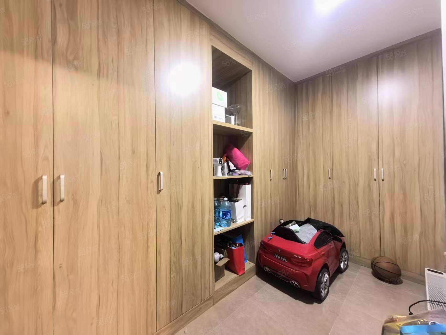 天鵝堡4室3廳4衛(wèi)247.03㎡南北830萬