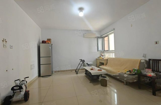 人民公园东门 步梯3楼 刚需两居  生活便利 随时看房