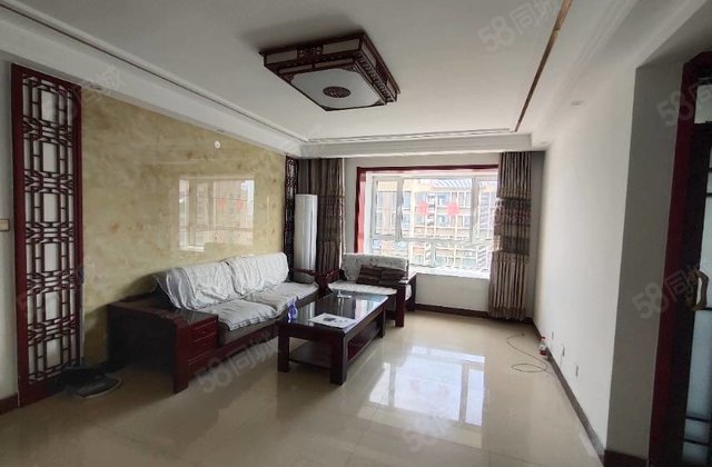 新东方龙湾二期 精装三室 带双车位储藏室