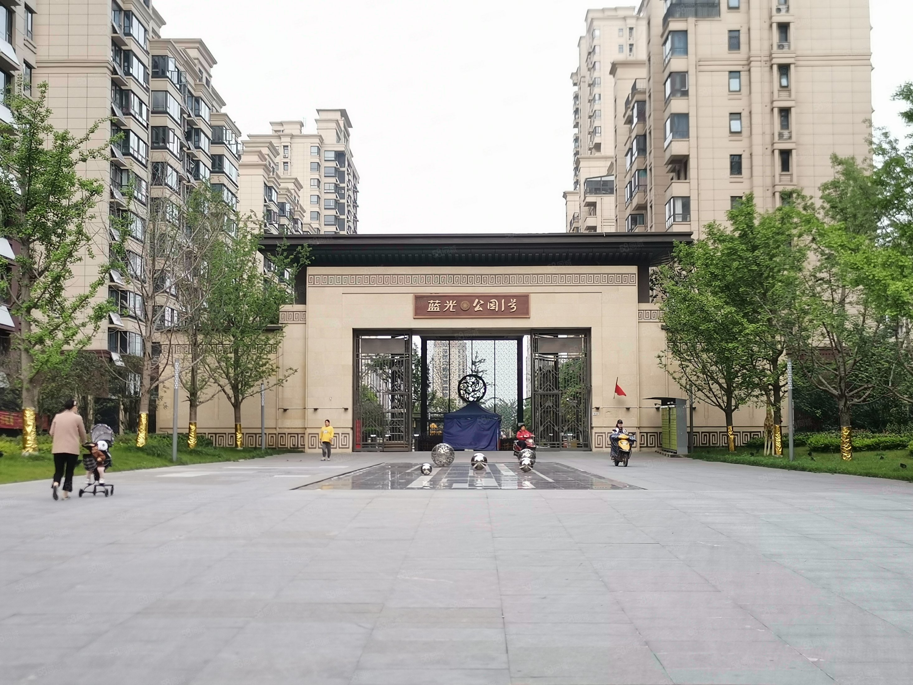 蓝光公园1号6室3厅2卫276.07㎡南北155万