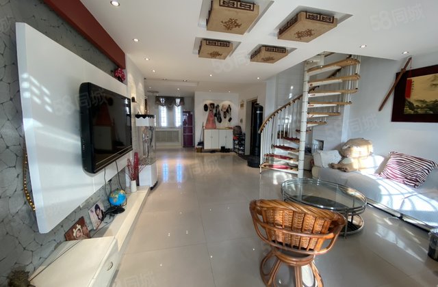 东昌湖边  4加5 精装 洋房复式 城市主人。带车库