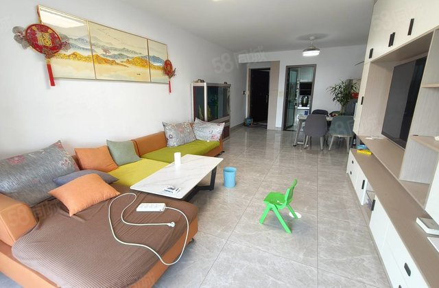 莲湖新城，带车位地下室免大税，精装修三室，小区环境好