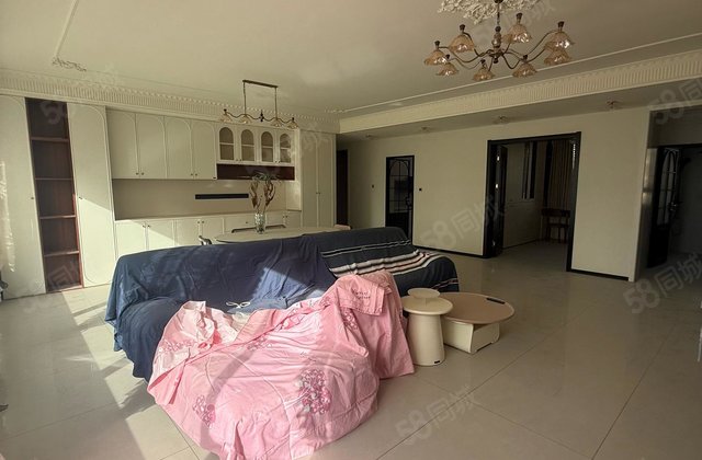 汇嘉玲珑台4室2厅179.88㎡138万二手房图片