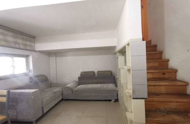 文轩本部 多层一楼复式 两室 看房方便