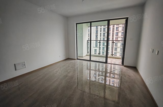 民生海通城市芳华 近医院 双卫生间 产权清晰 精装修 次新房