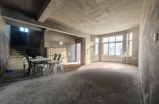 温莎假日(别墅)4室3厅260㎡155万二手房图片