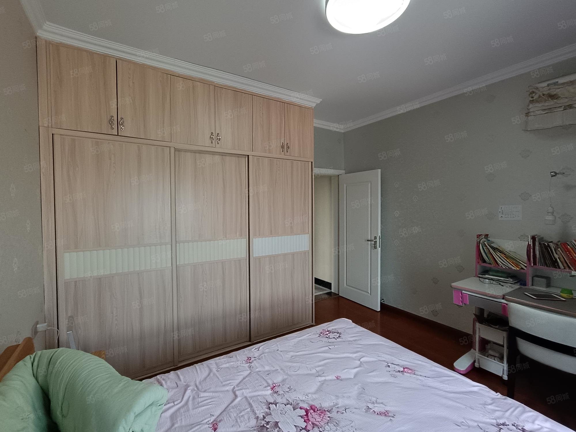 腾龙国际3室2厅2卫127.73㎡南66.8万