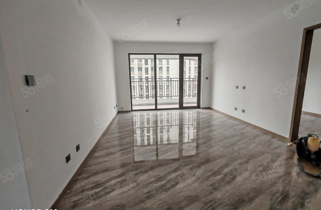 实验东临学府印象三叶草户型121平140万送车位地下室