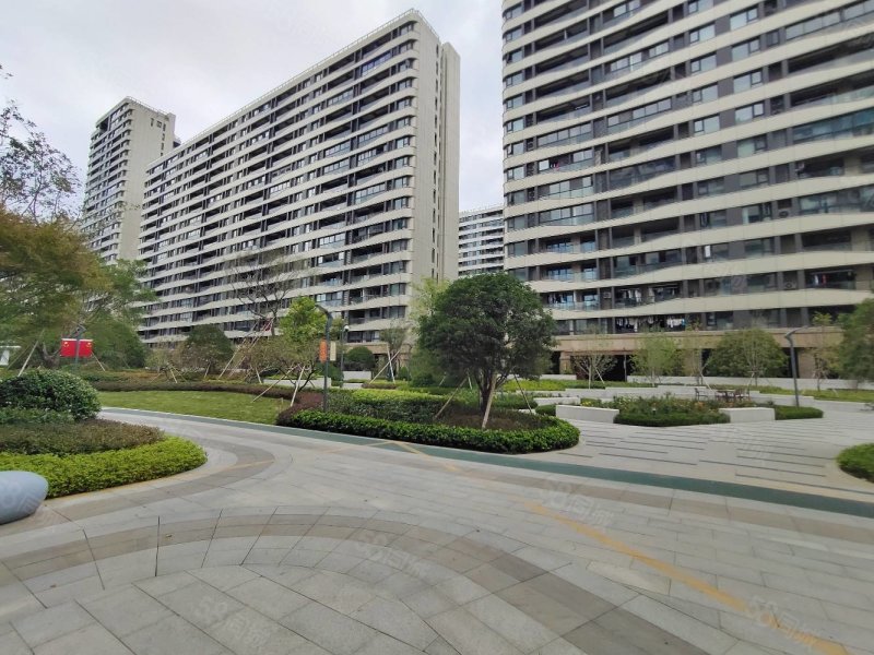 天璟誉府3室2厅2卫128㎡南北338万