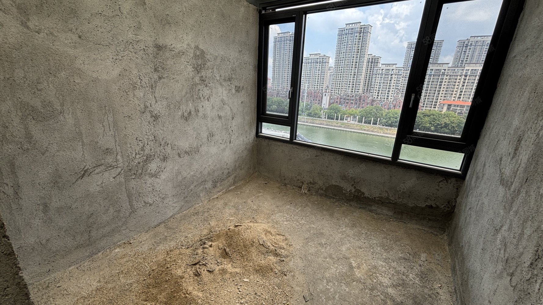 秀江印象7室2厅2卫270㎡南北150万