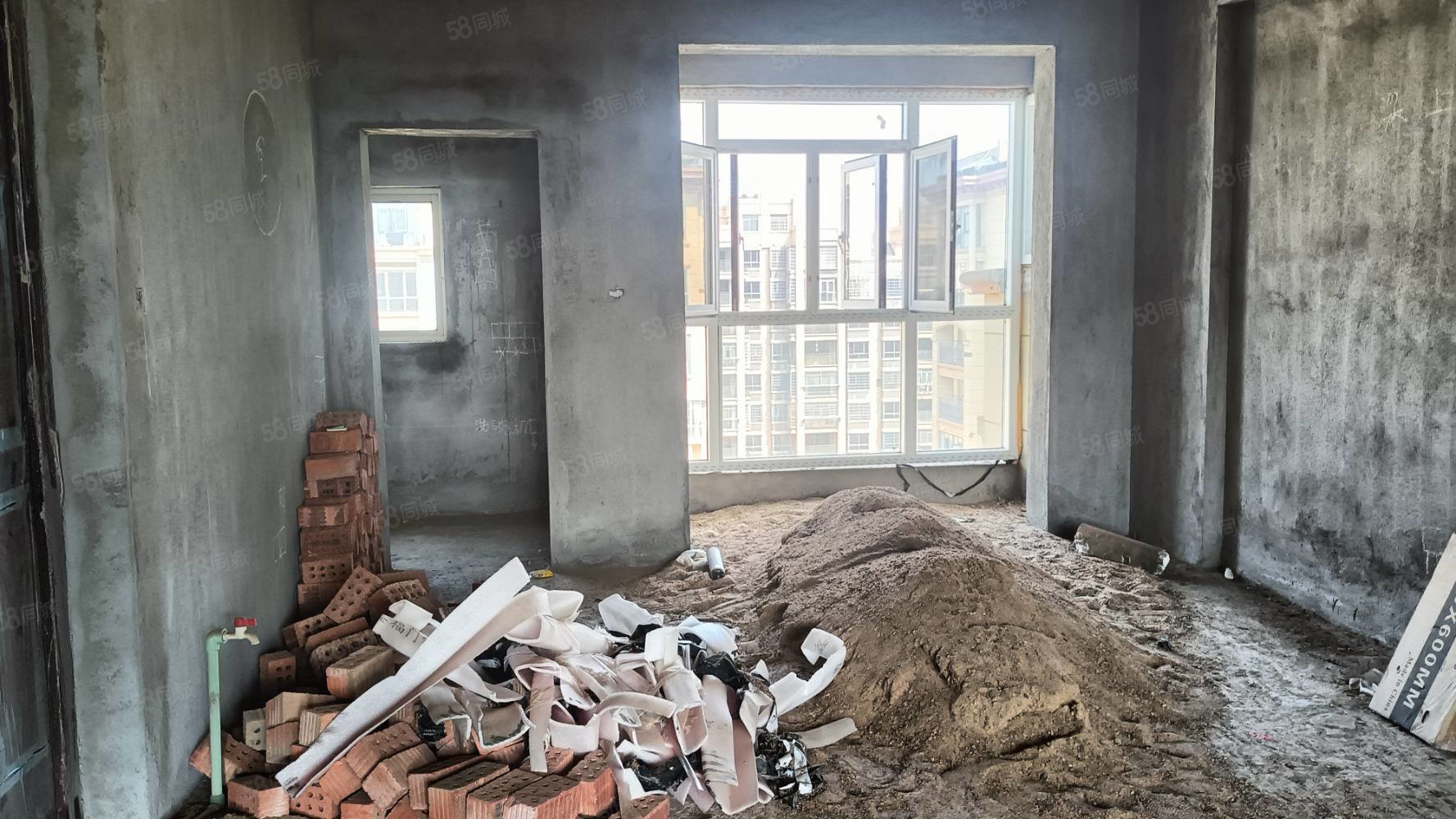 滨江御府3室2厅2卫124.5㎡南北55万