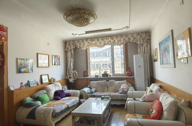 房东诚心卖房，126平方，三室两厅，免大税，小区停车方便。