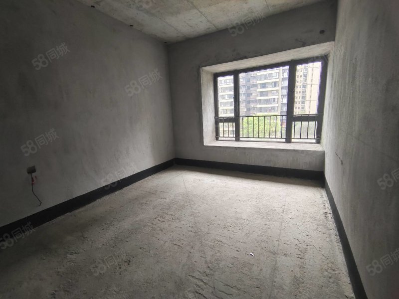 彰泰欢乐颂3室2厅2卫102㎡南48.8万