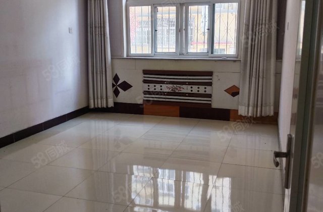 七中 振兴路  一墙之隔 单位家属院  一楼 三室有钥匙急售