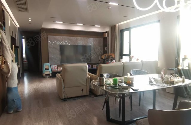 观景房百合新城 四室两厅两卫 全屋中央空调 带车位 储