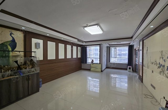 急售 实验 月亮湾C区 精装修 三室两厅两卫 中间楼层