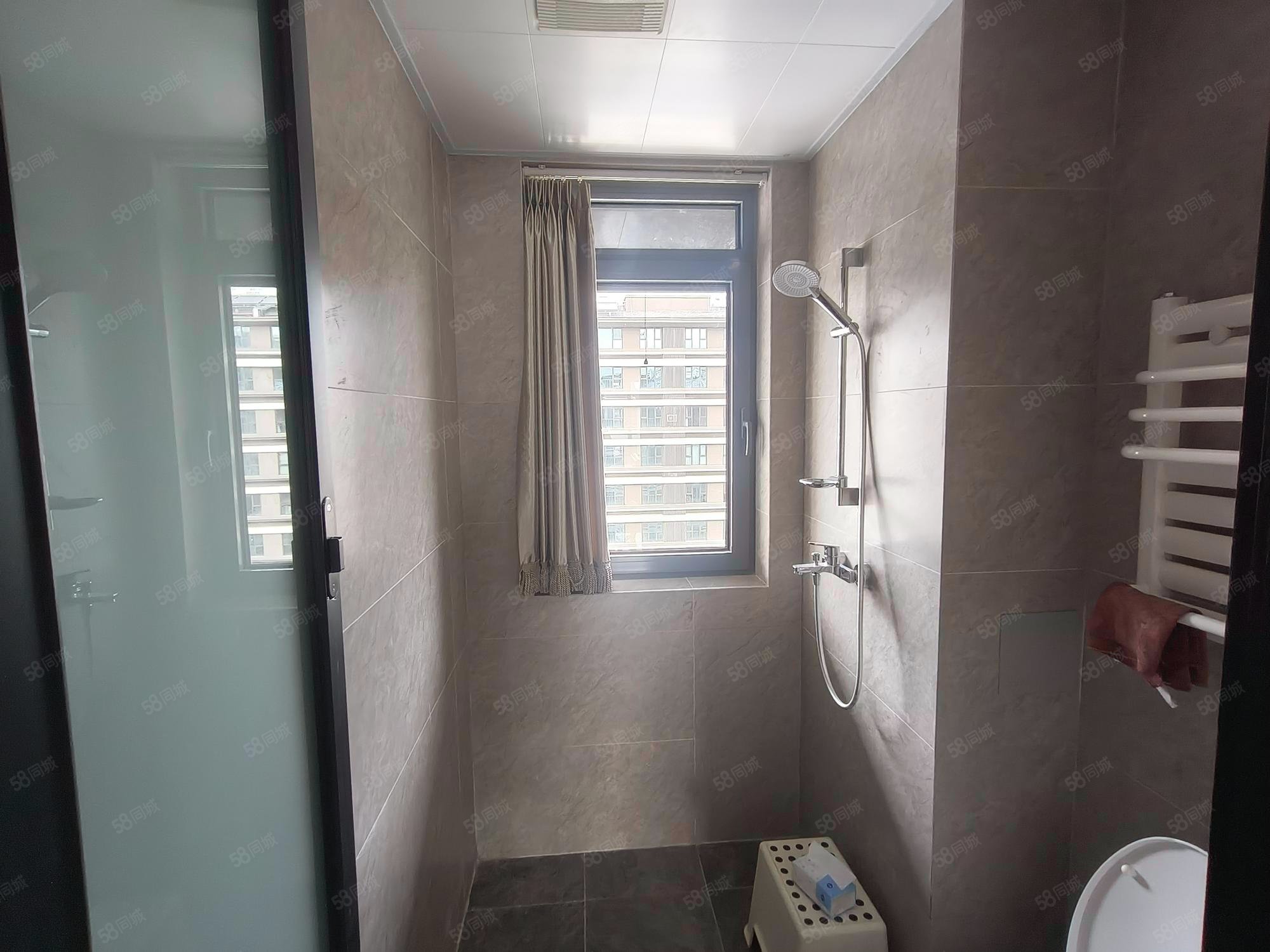 越秀天恒懷山府(1號院)4室2廳2衛(wèi)141.23㎡南北480萬