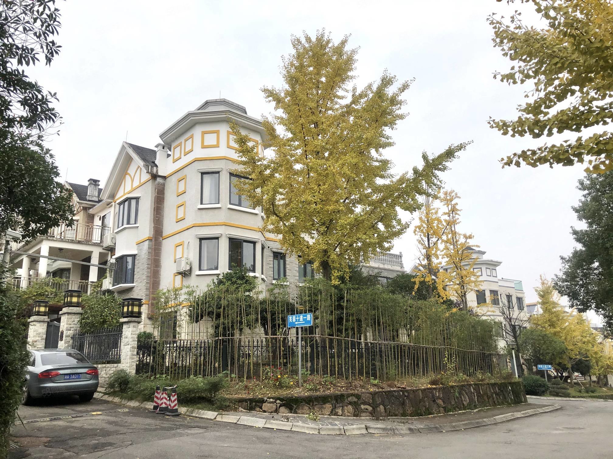 山水芙蓉国际新城4室2厅3卫190㎡南北228万
