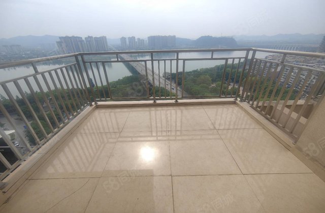 滨江河畔4室2厅127㎡58.8万二手房图片