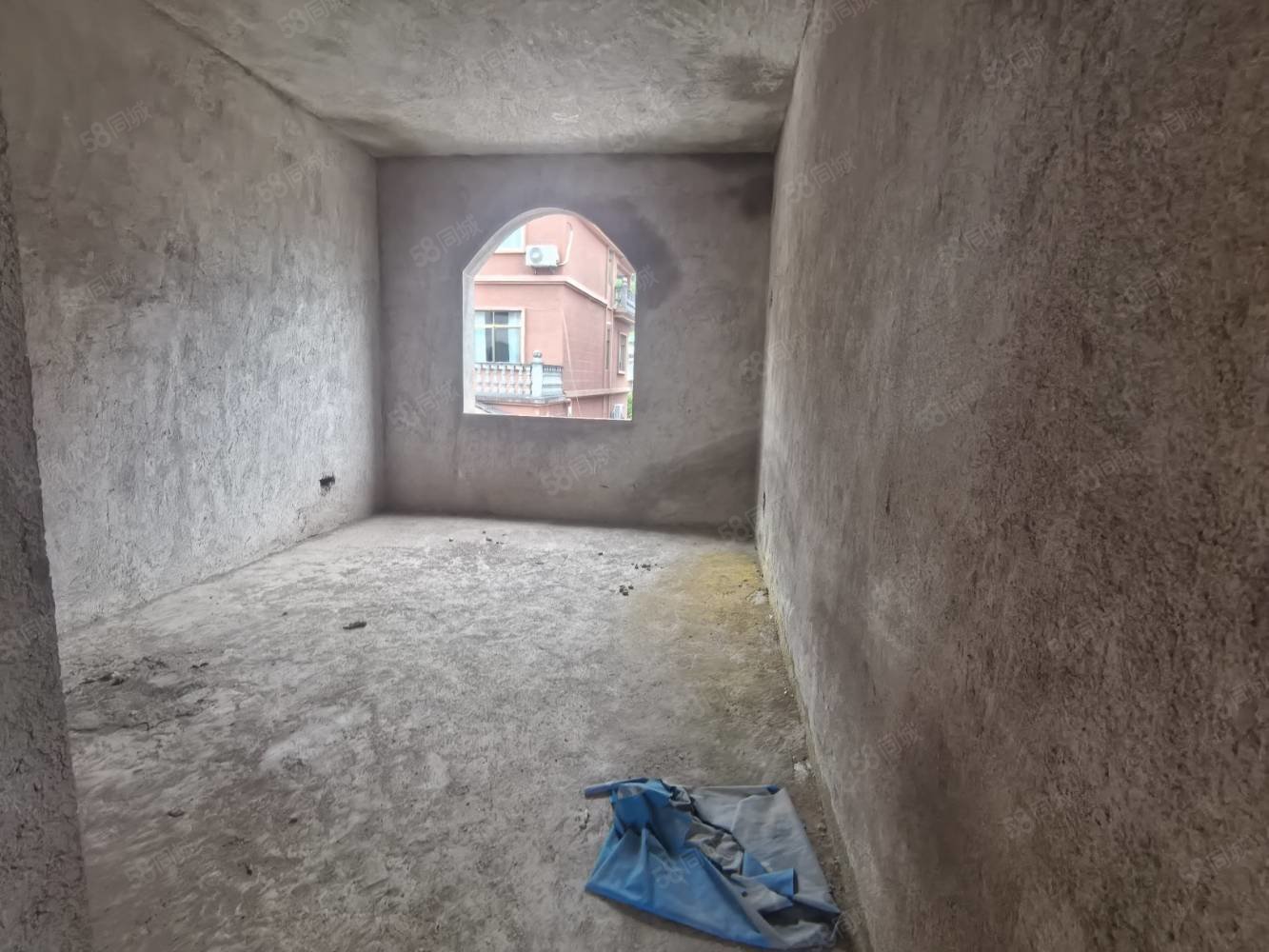 袁山西路别墅8室3厅3卫260㎡南北169万