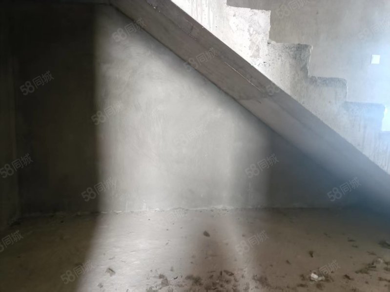 瑞景苑7室2厅4卫288㎡南北278万