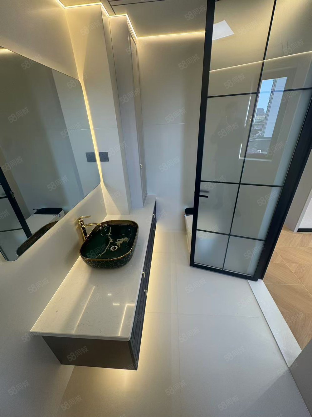 江南民族嘉园3室2厅2卫141㎡南北72万