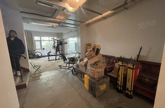 6室3厅 城市主人(别墅) 南北通透 300平 楼层好 视野